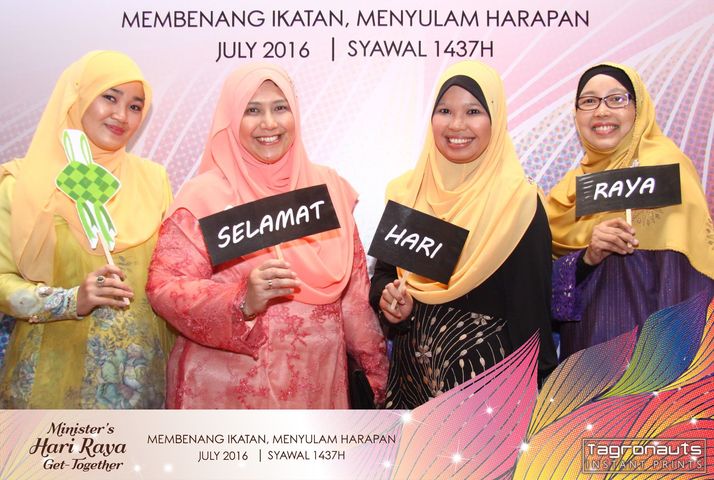 Minister hari raya get together instant photography tagronauts